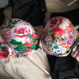 NWT floral bikini top